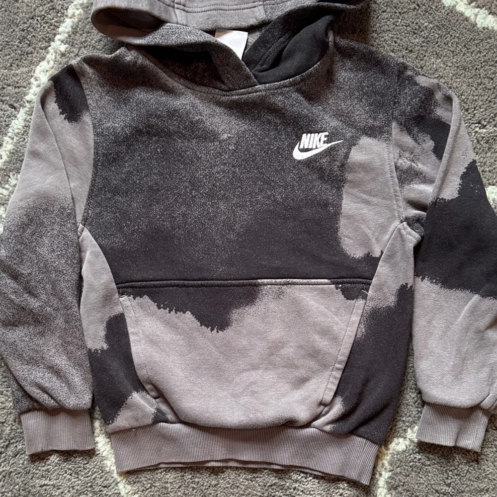 Nike hoodie size